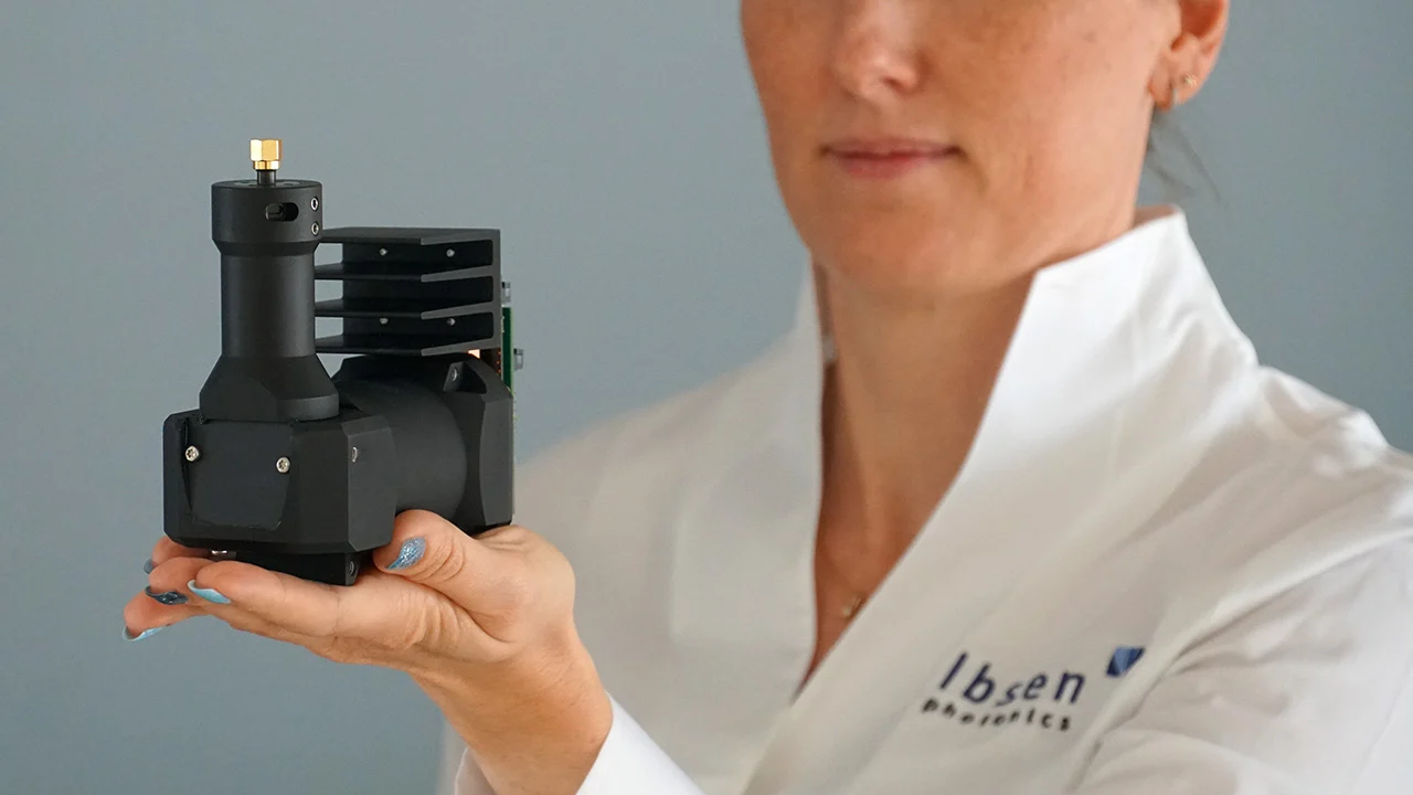 Unmatched Raman optical throughput spectrometers ever presented Unübertroffene Raman-Spektrometer mit optischem Durchsatz, die jemals vorgestellt wurden