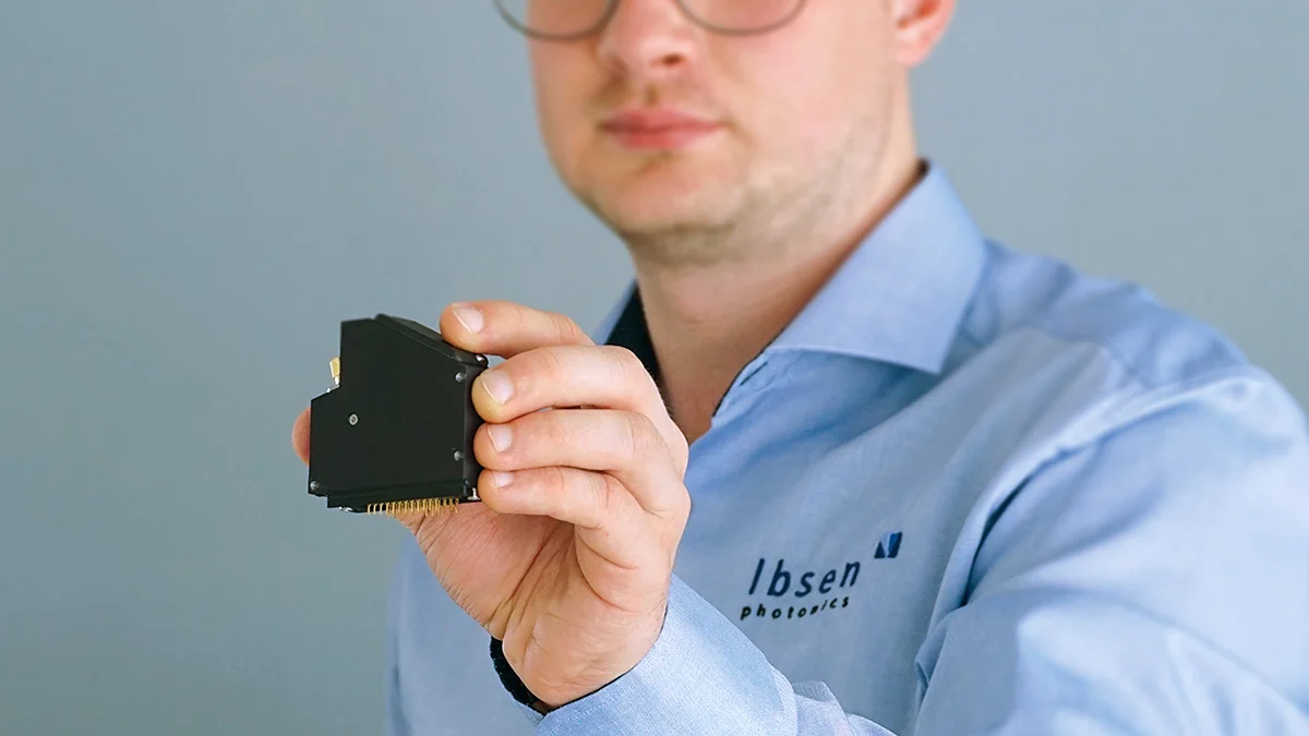 UV-VIS-NIR-1920×1080-MASTER-02 class="img-responsive